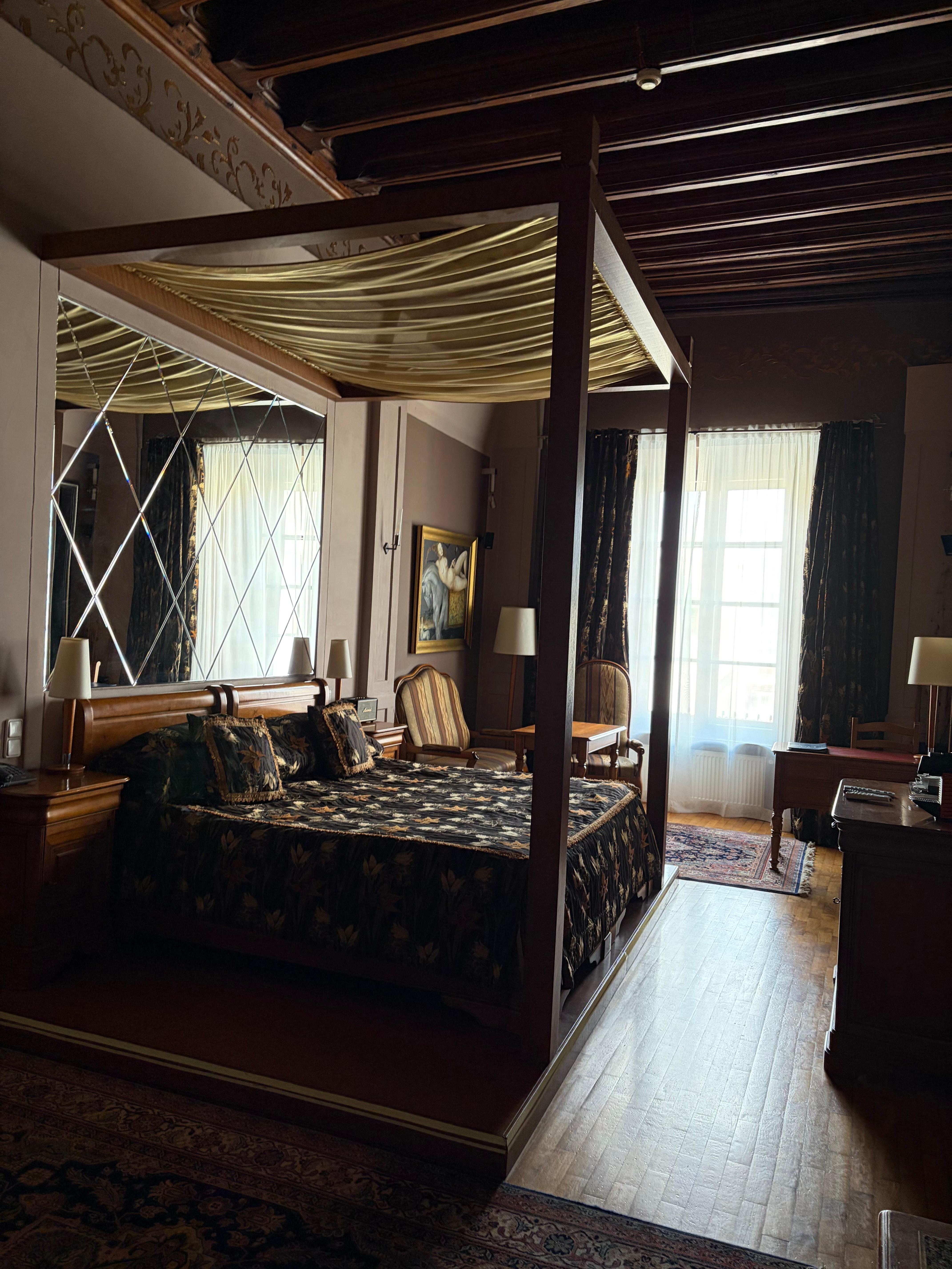 View of the room towards the window.