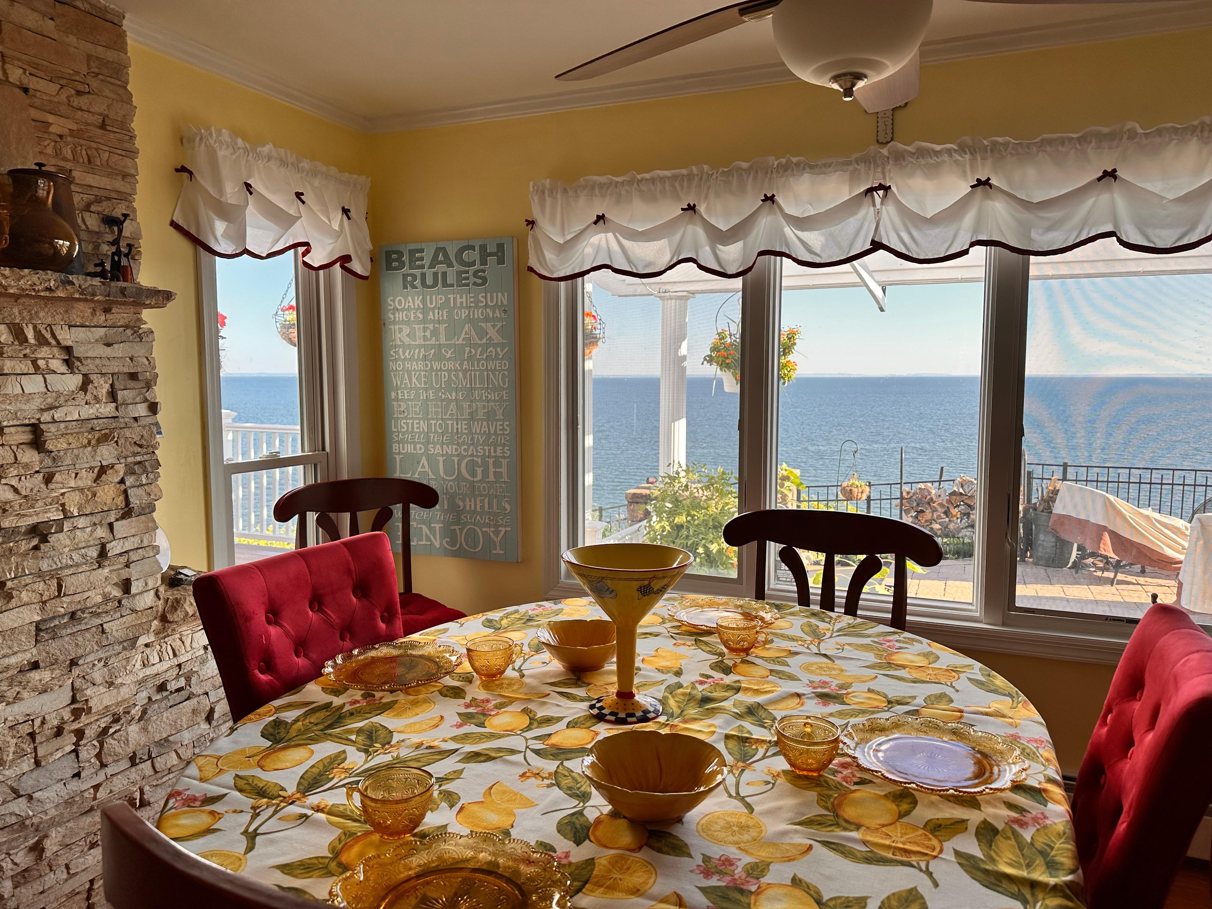 Welcoming touches in the dining area