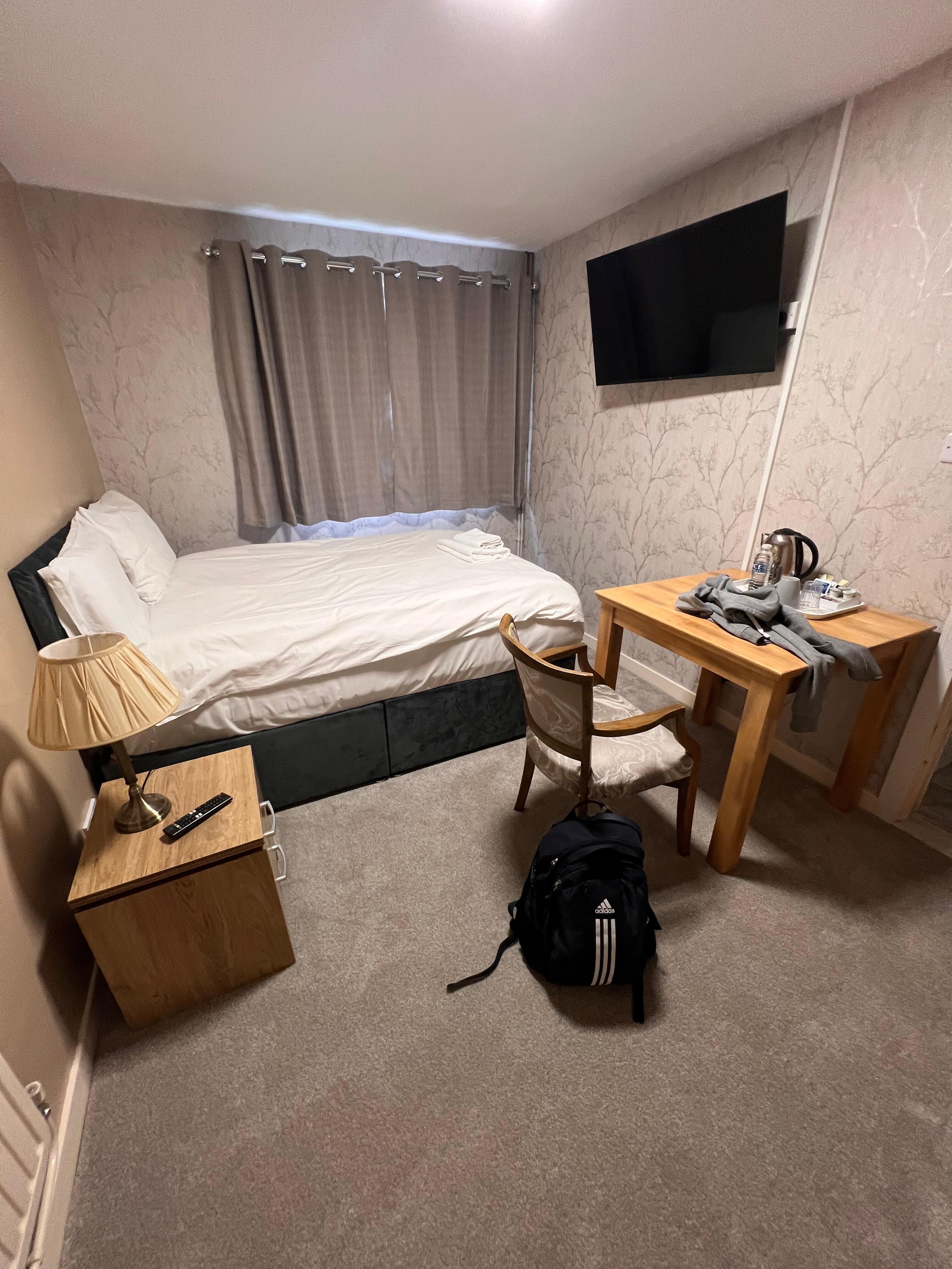 Nice refurbished room with new carpet. 