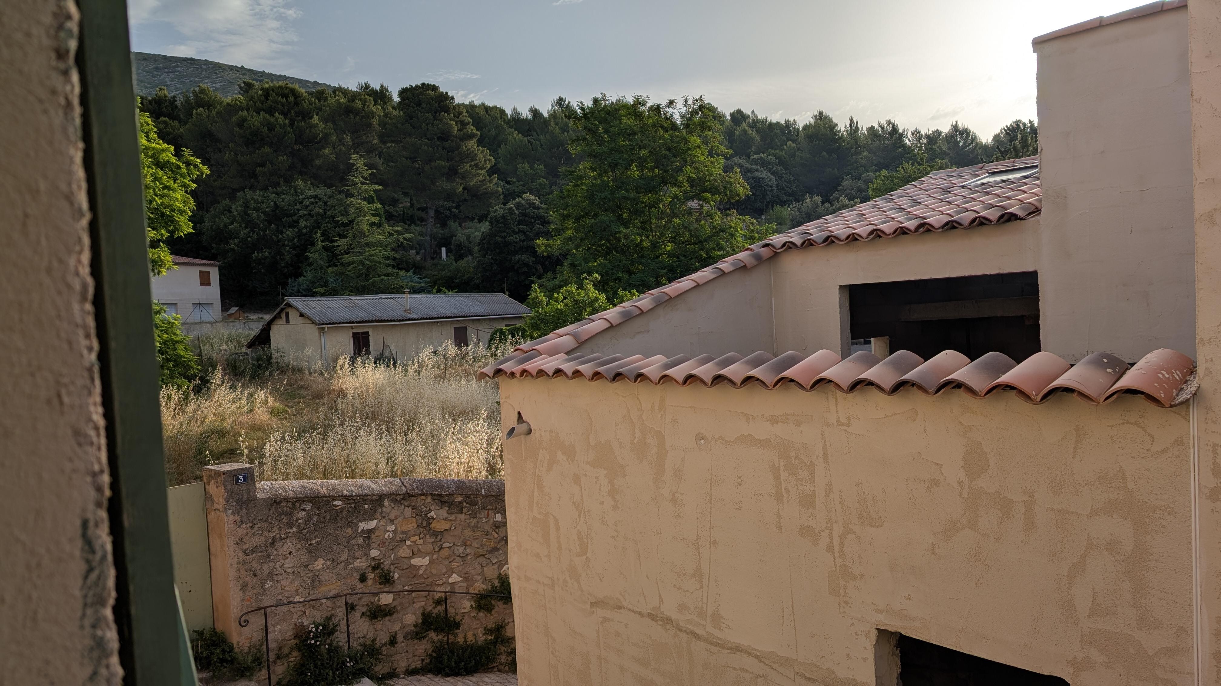 Vue du séjour côté gauche vers la montagne