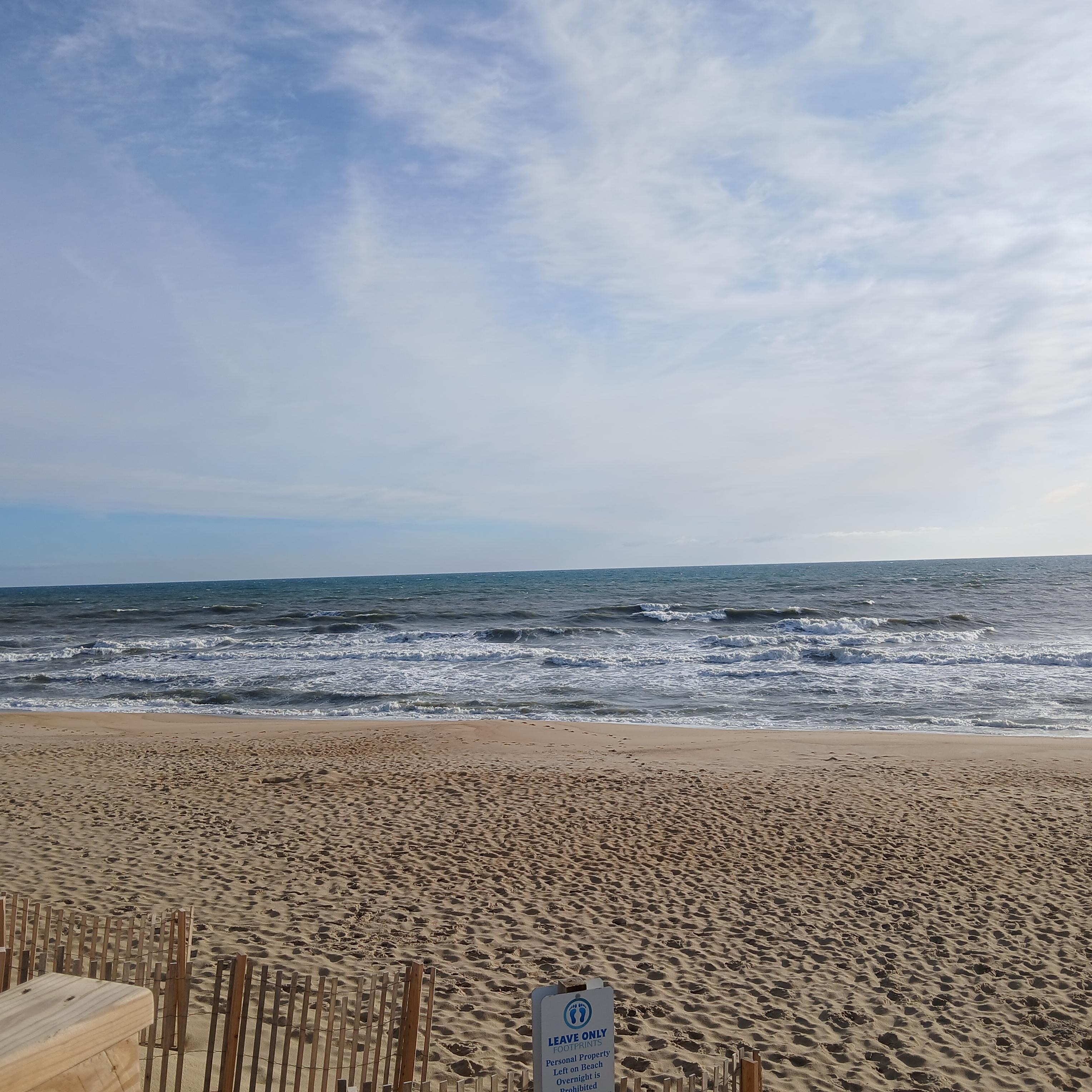 The beach was a short 2 minute walk from the house and was beautiful!