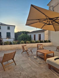 Sofistikert felles terrasse i nydelige omstedigheter