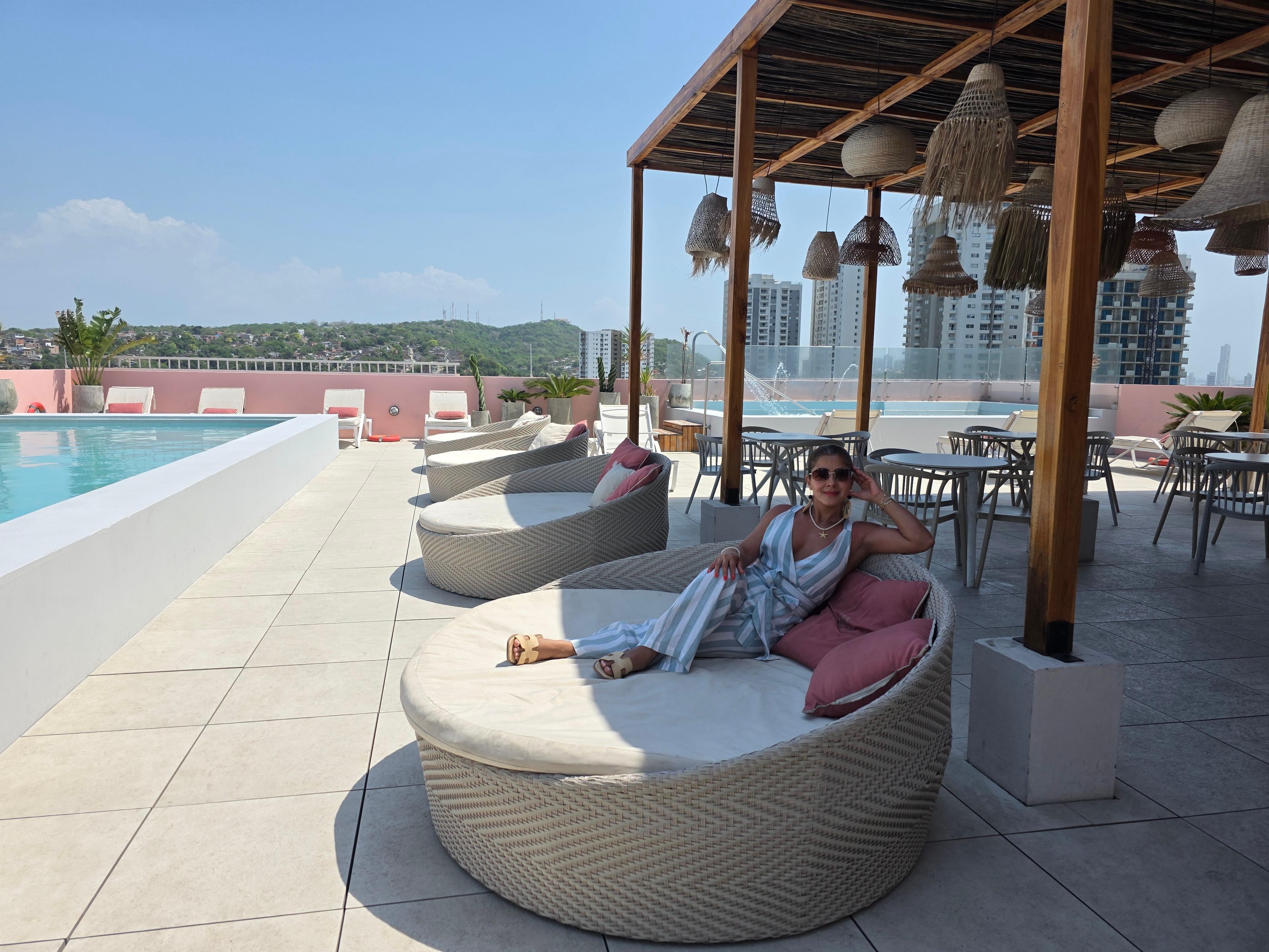Bar on the right side, pool left side, jacuzzi at the end on the right side