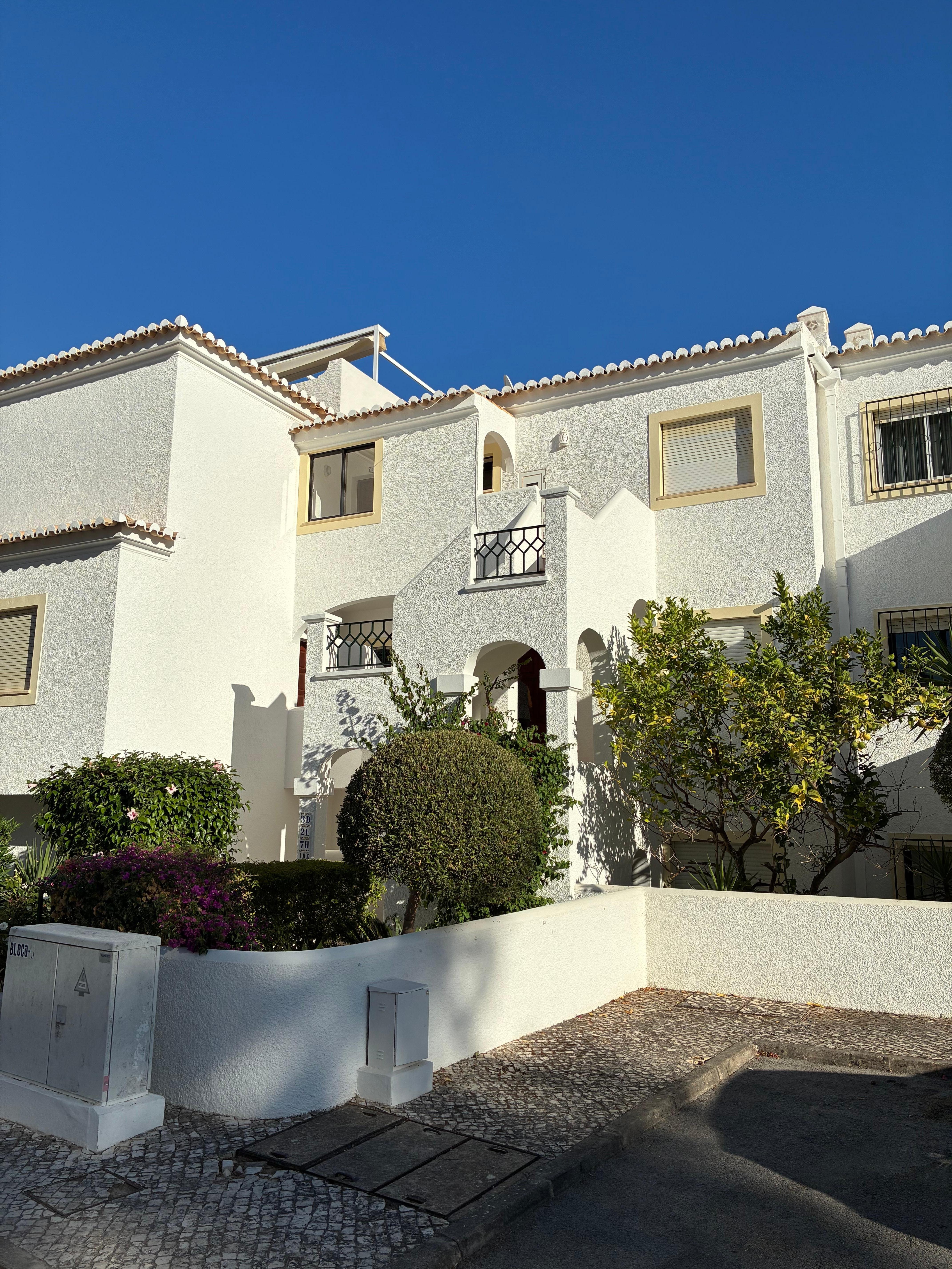 Wohnanlage von vorne.