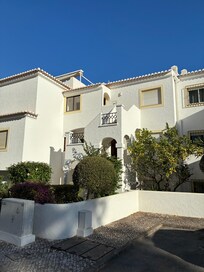 Wohnanlage von vorne.