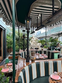 Même restaurant
