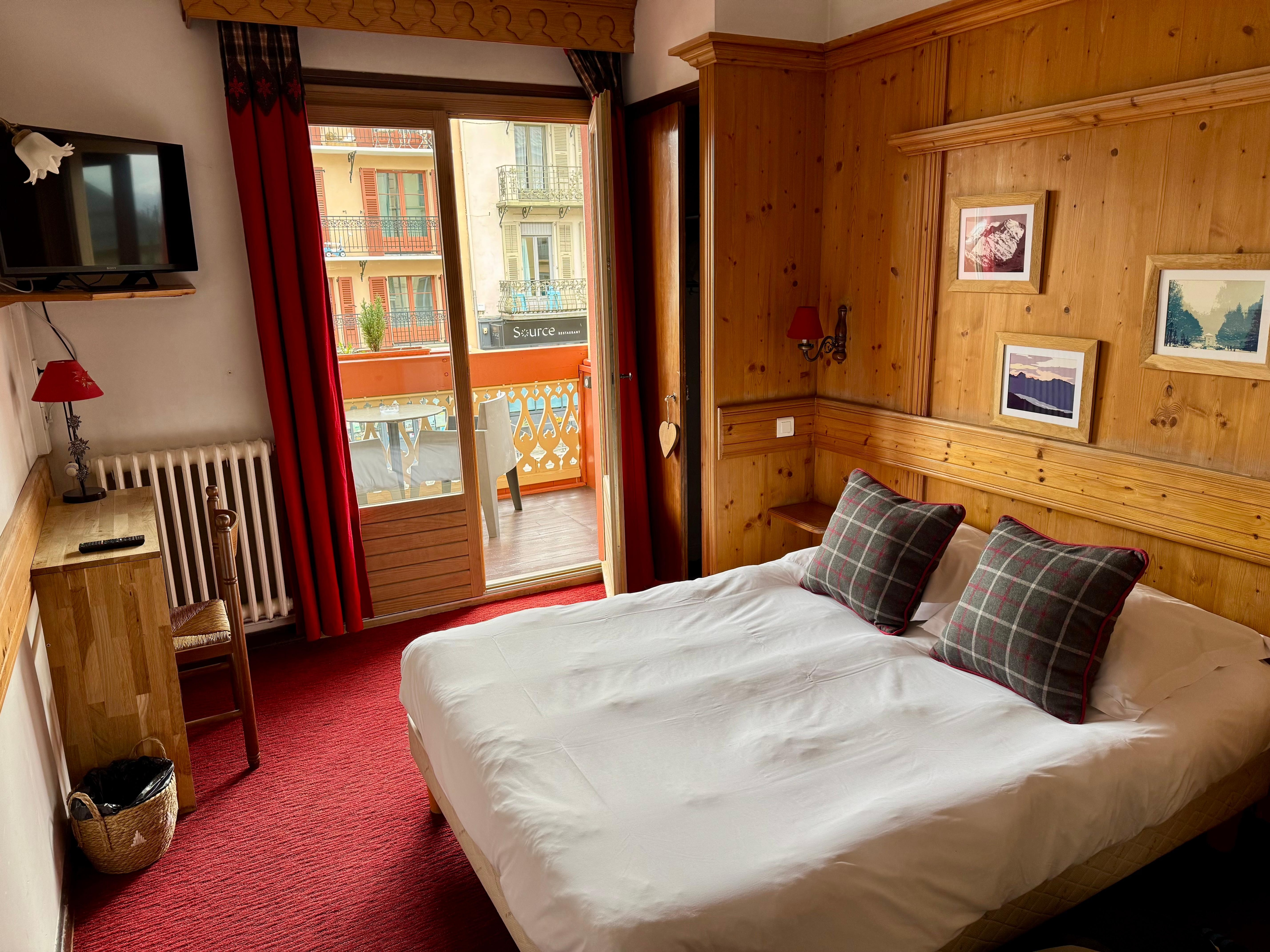 Room with centre view