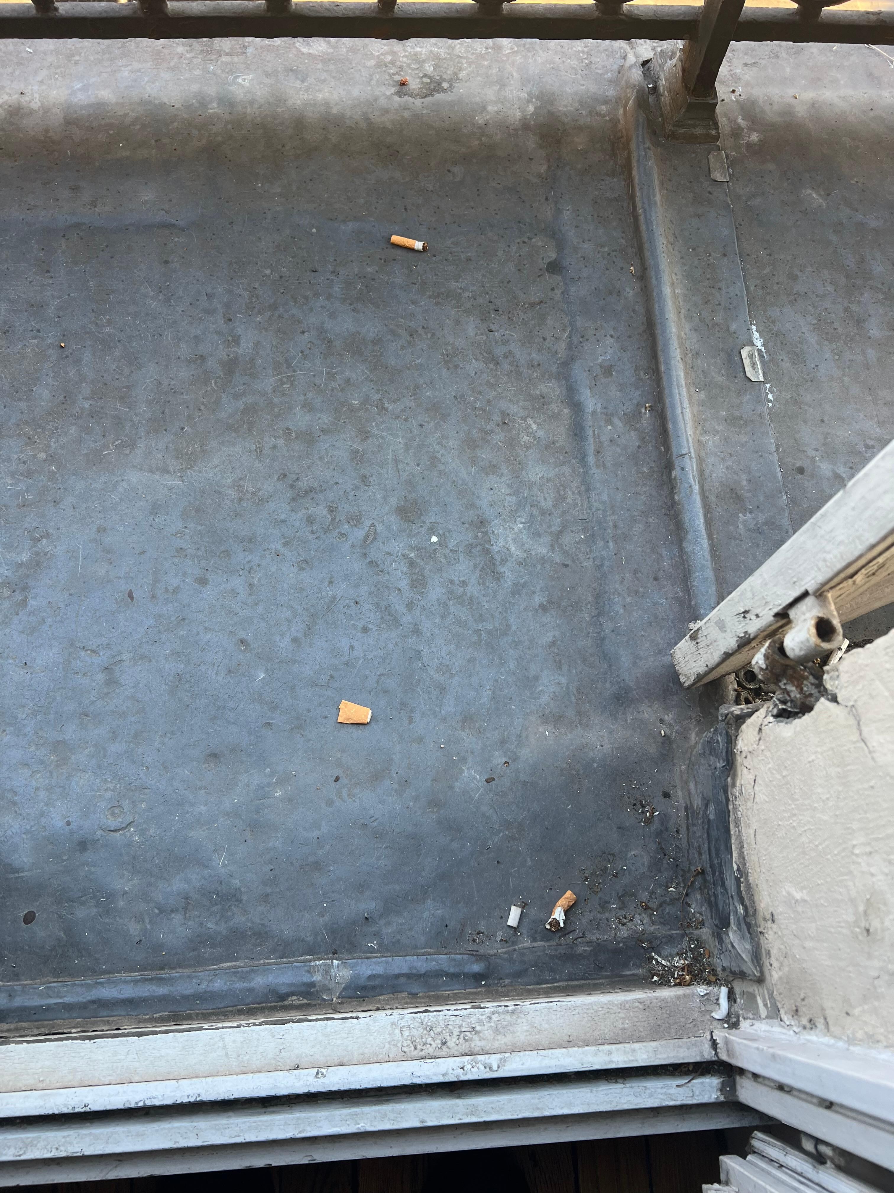 No smoking yet cigarette buds on the locations 