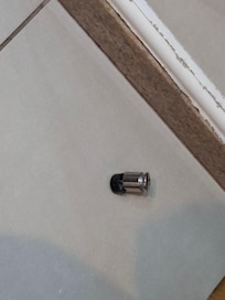 Batente da porta do banheiro e moldura da porta do box