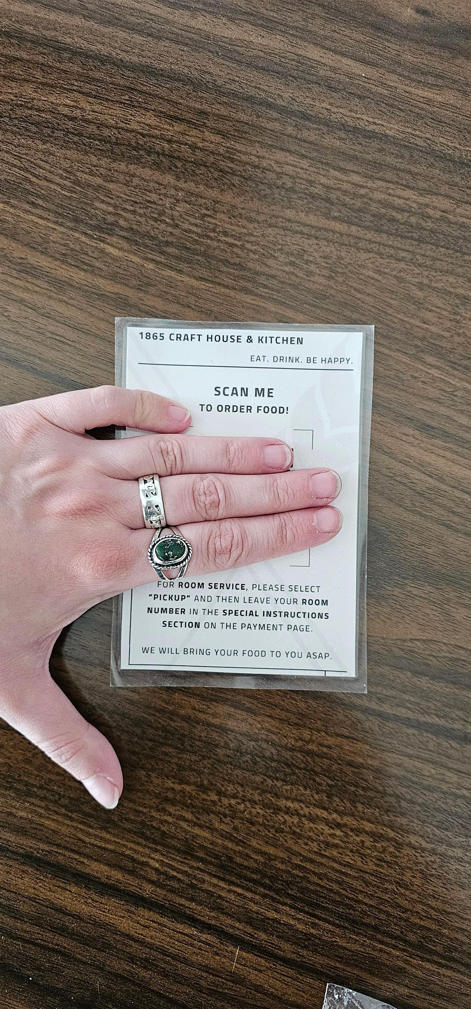 "Room service" 🤌🏻
