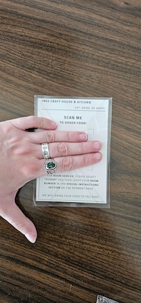 "Room service" 🤌🏻