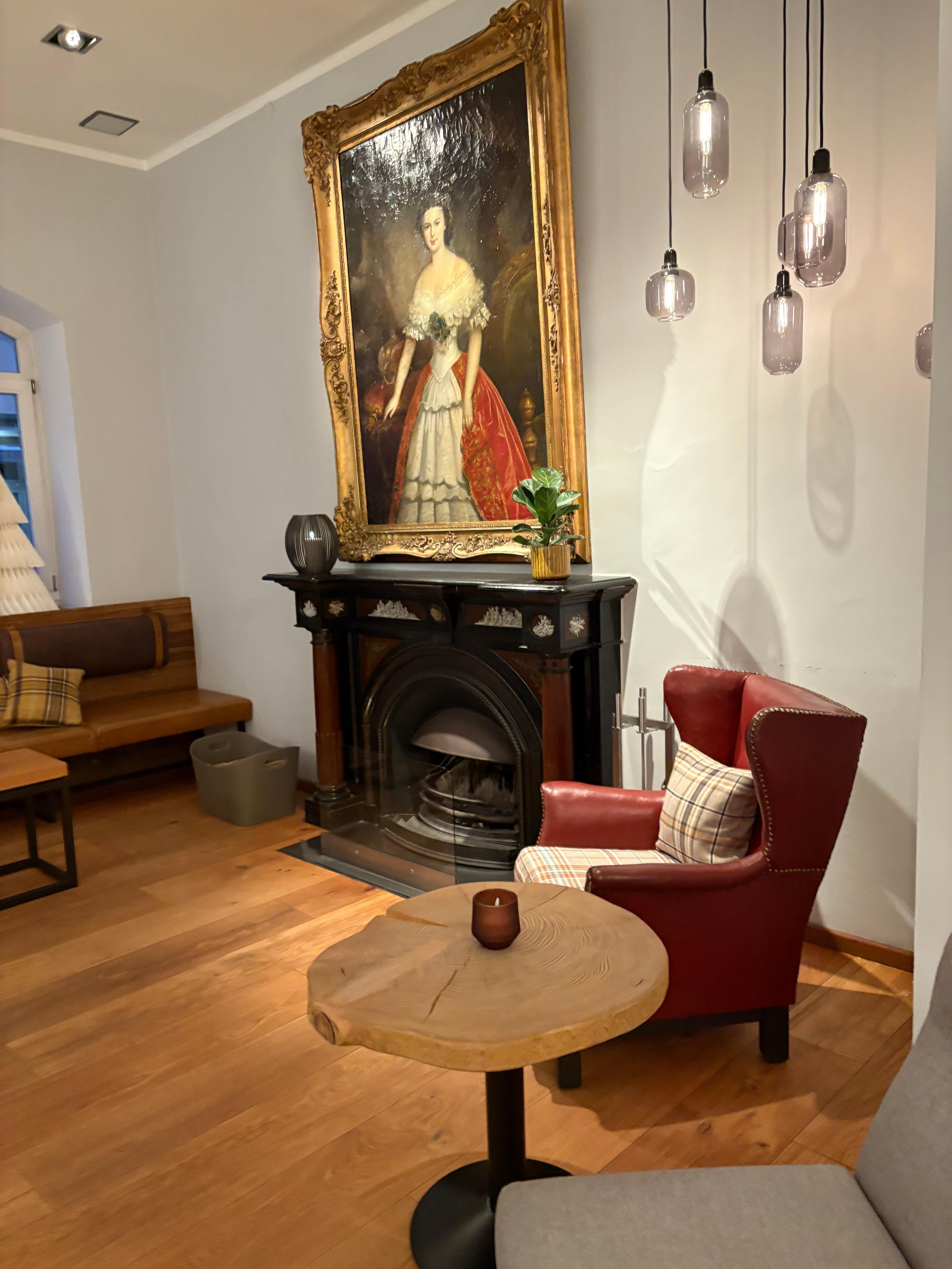 Yleinen olohuone aamiaistilan  yhteydessä. 