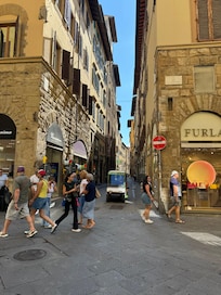 Shopping district little leather store customized a belt for Kyle wonderful workmanship bought genuine leather purse loved Florence food spectacular!