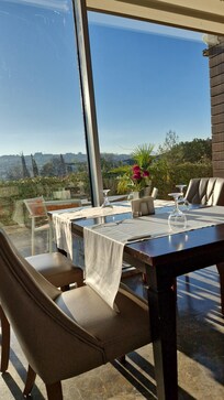 Dining ambience do peaceful.