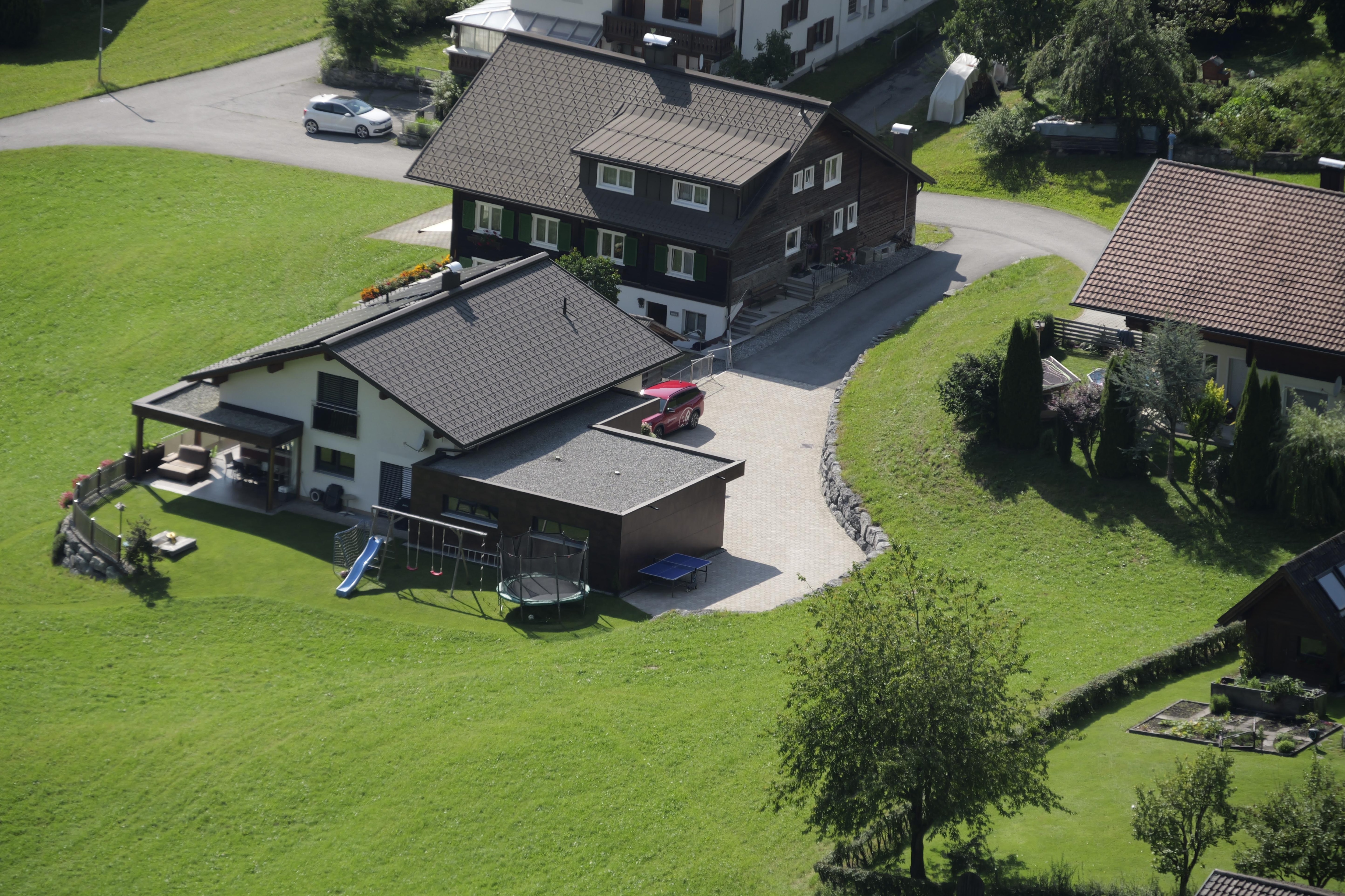 Unterkunft im Vordergrund von oben