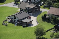 Unterkunft im Vordergrund von oben