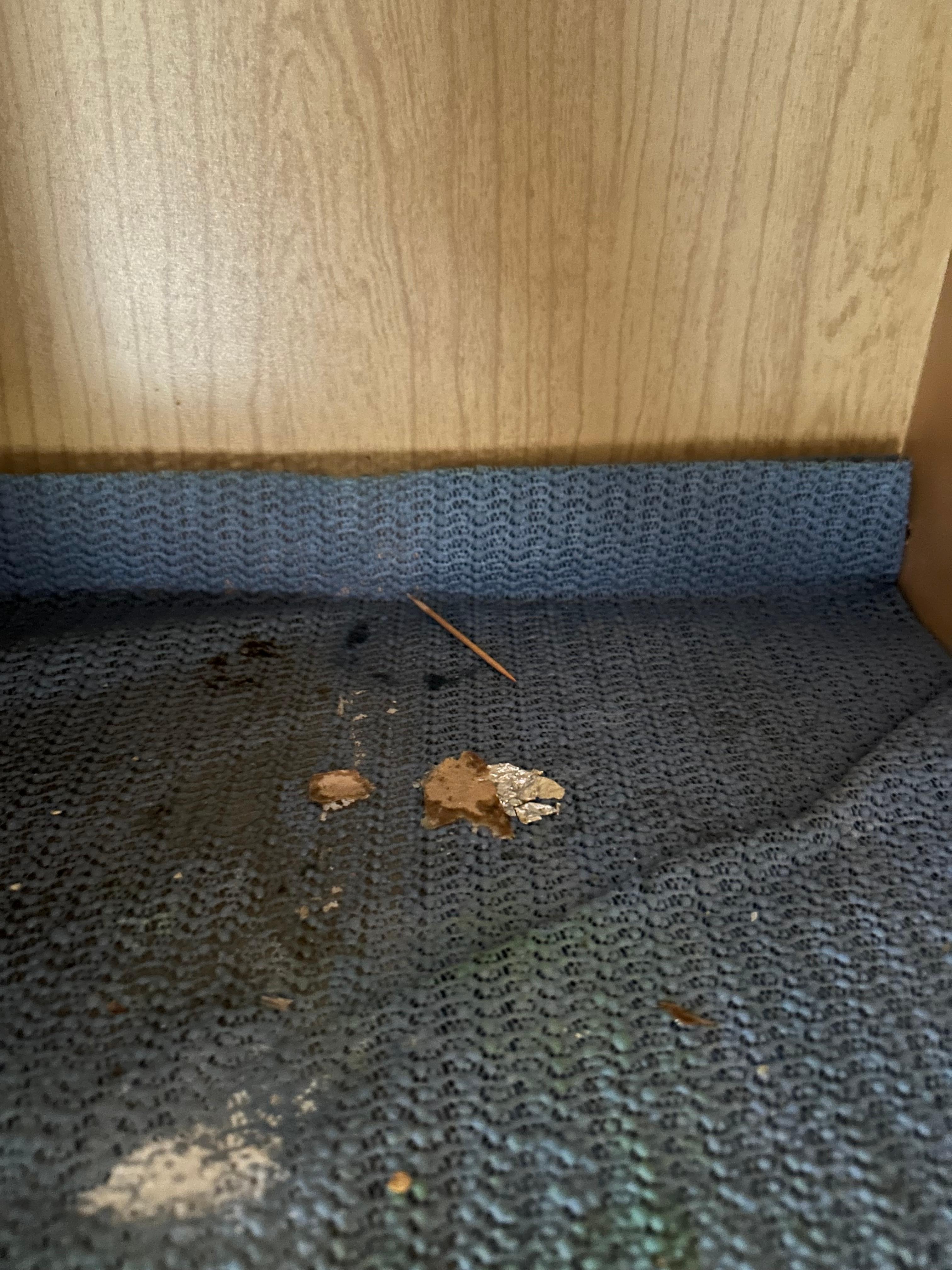 Dirty kitchen caninets