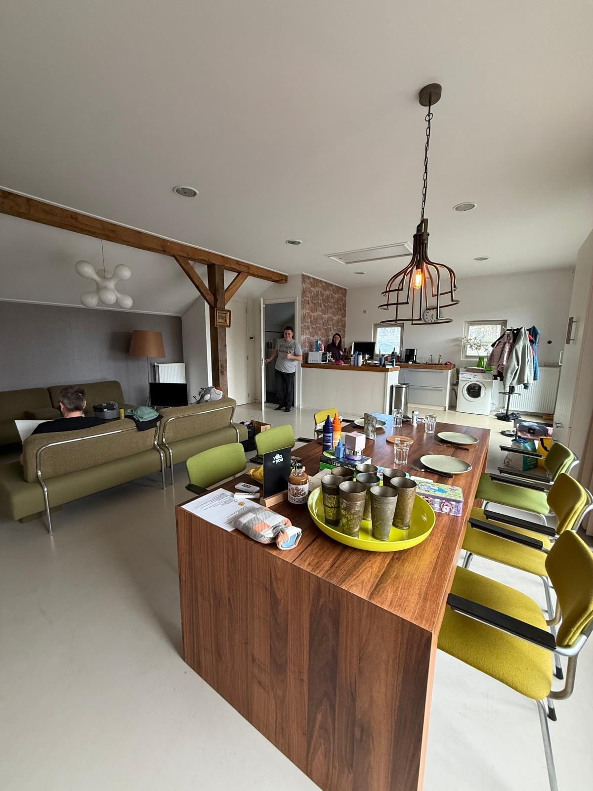 Viel unnötige Deko die im Weg steht. 