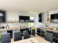 Blick in die offene KĂŒche