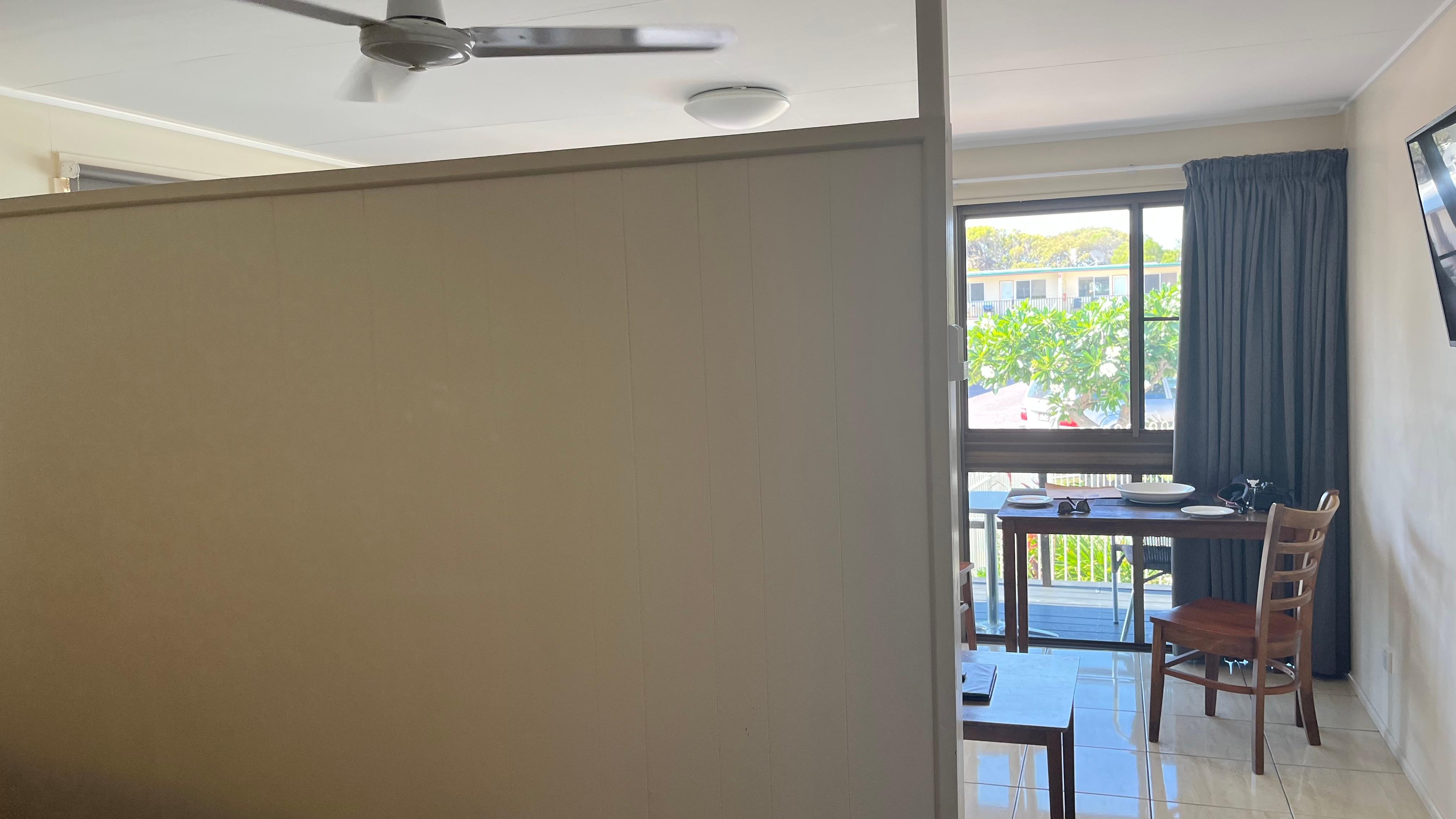 Dividing wall between bedroom and kitchen/lounge