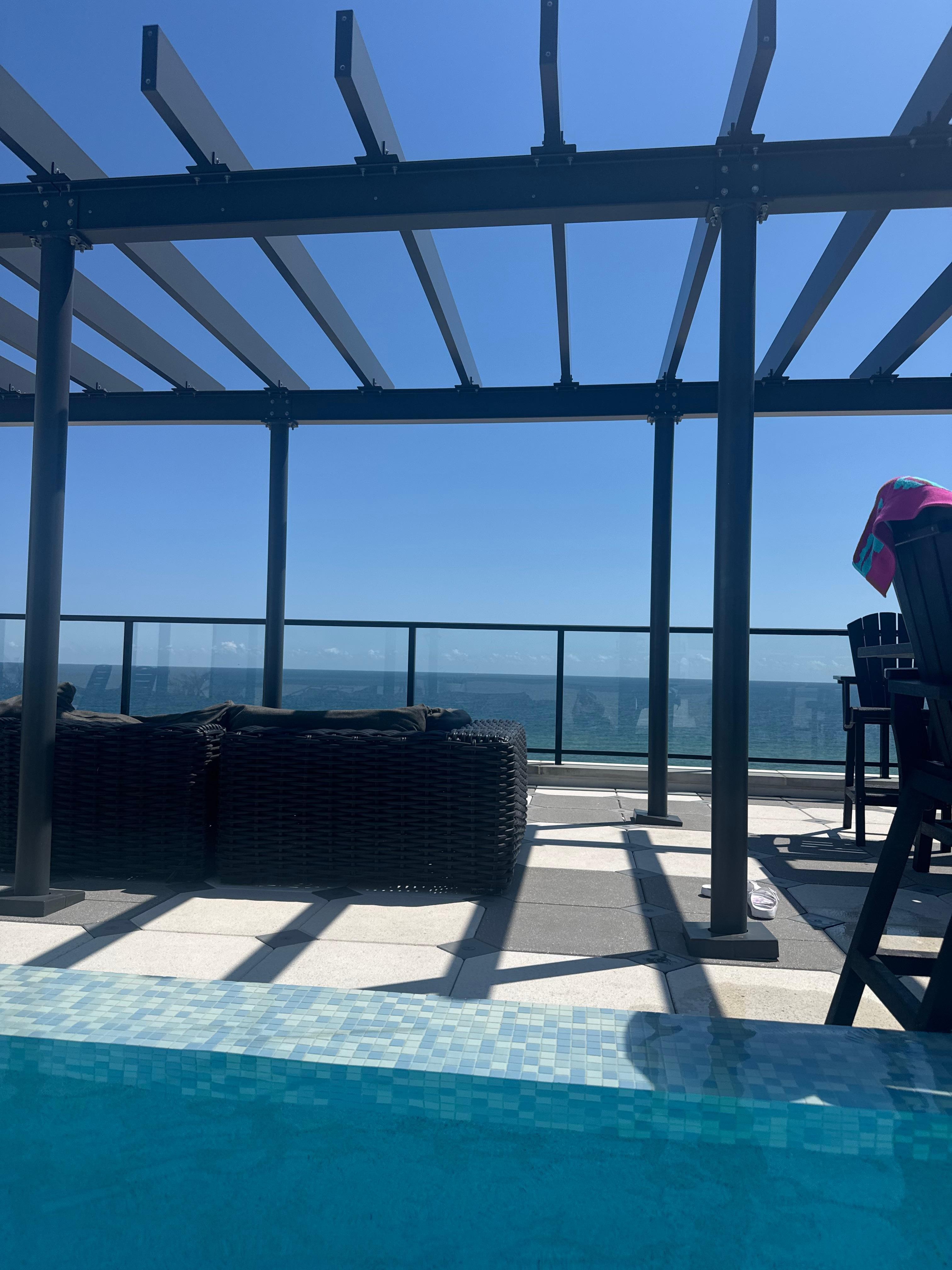 Picture from in the pool 