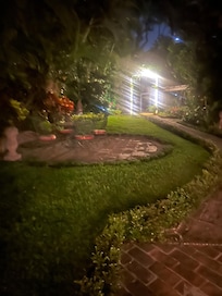 Muy bonito se siente mucha paz y tranquilidad muy silencioso eso me encantó!