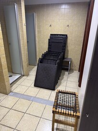 Schwierige Nutzung der Duschen im Gym