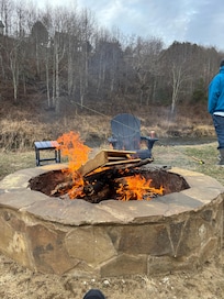 Cozy fire pit. Byow!