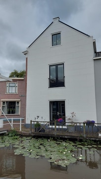 Ferienwohnung im EG mit Terrasse zur Gracht