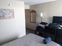 Good, updated clean room with all amenities in good order?