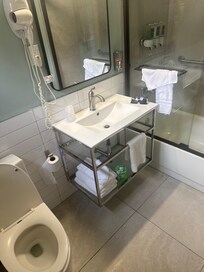 Tiny bathroom no supplies like brushes for 4 the set up was for one