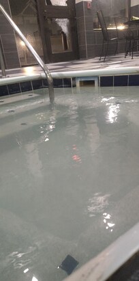 Hot tub, also has jets you can turn on.