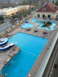 Outdoor pool/lazy river