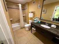 Suite bathroom