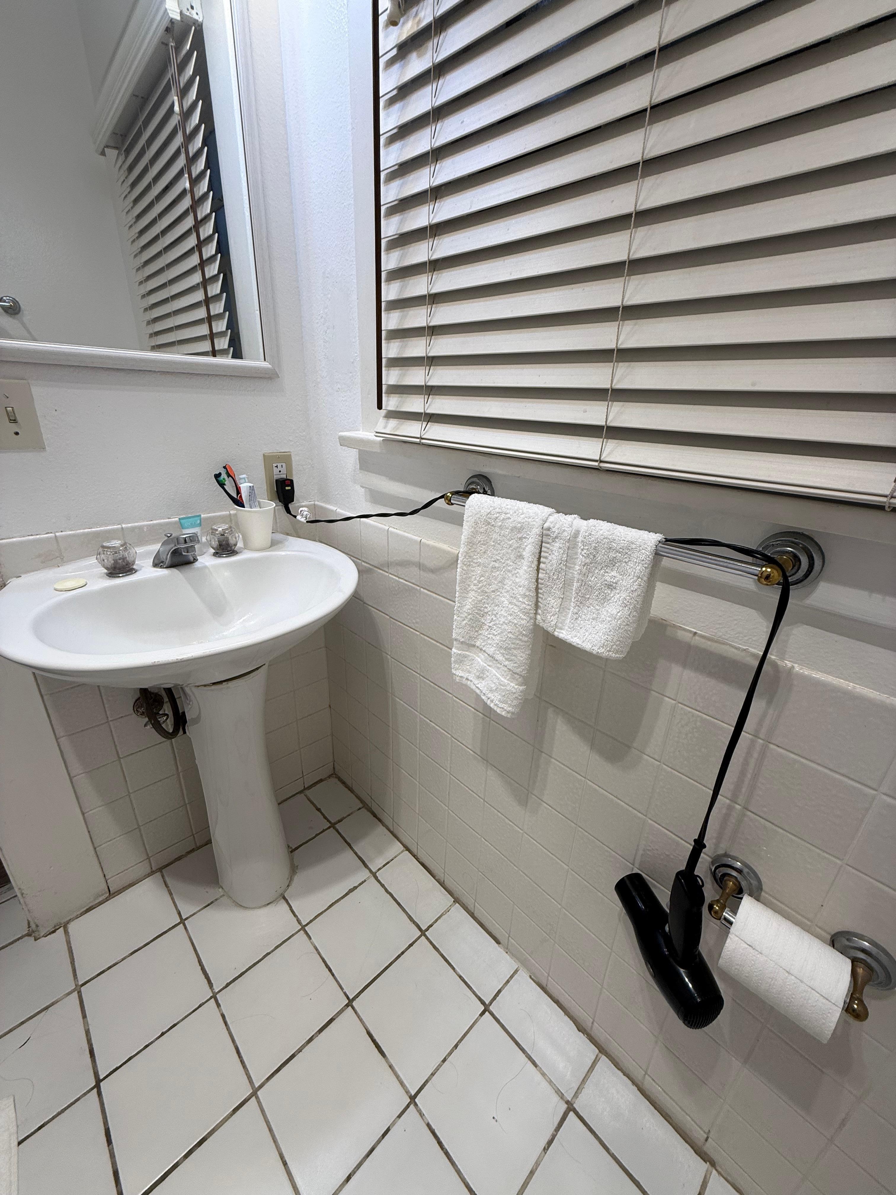 Small old and dirty bathroom. 