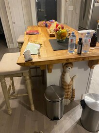 Beautiful island with power and 4 comfortable bar chairs