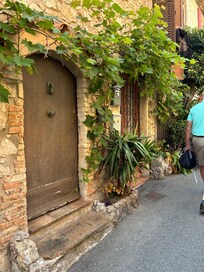 15 min walk to old town