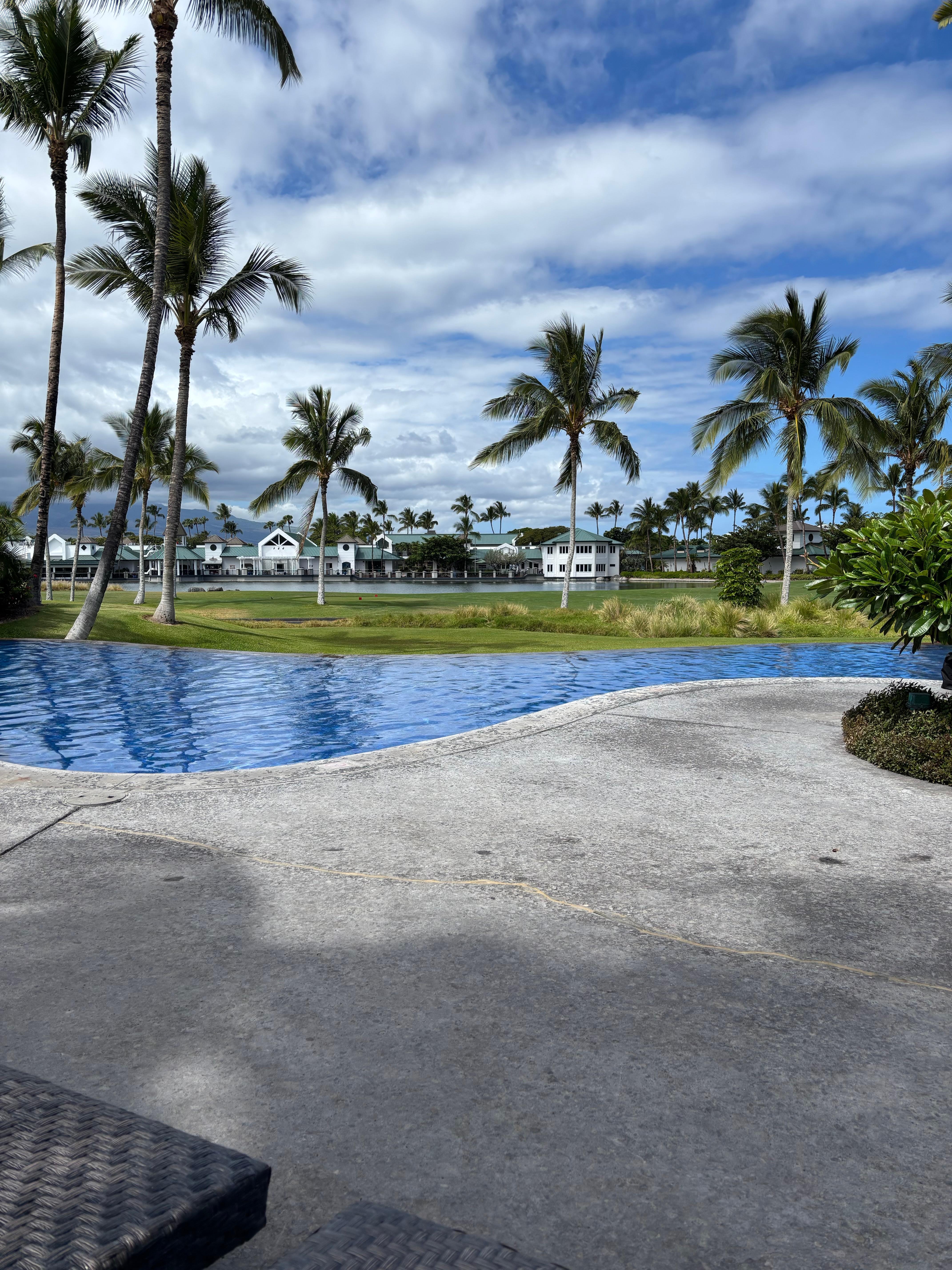 Infinity pool, close to the condo