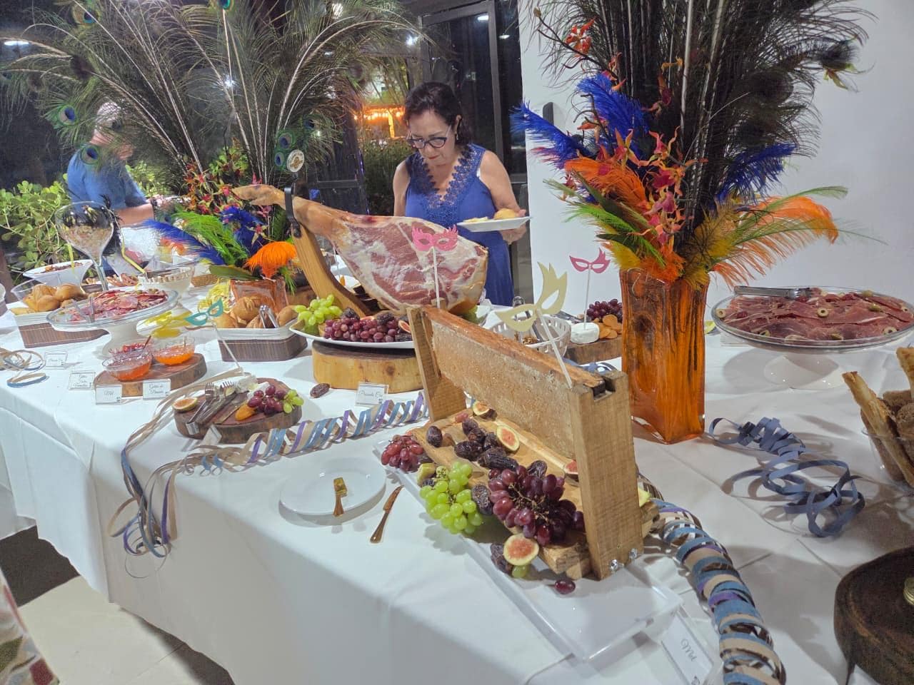 Queijo e vinho oferecido aos hóspedes, pelo hotel