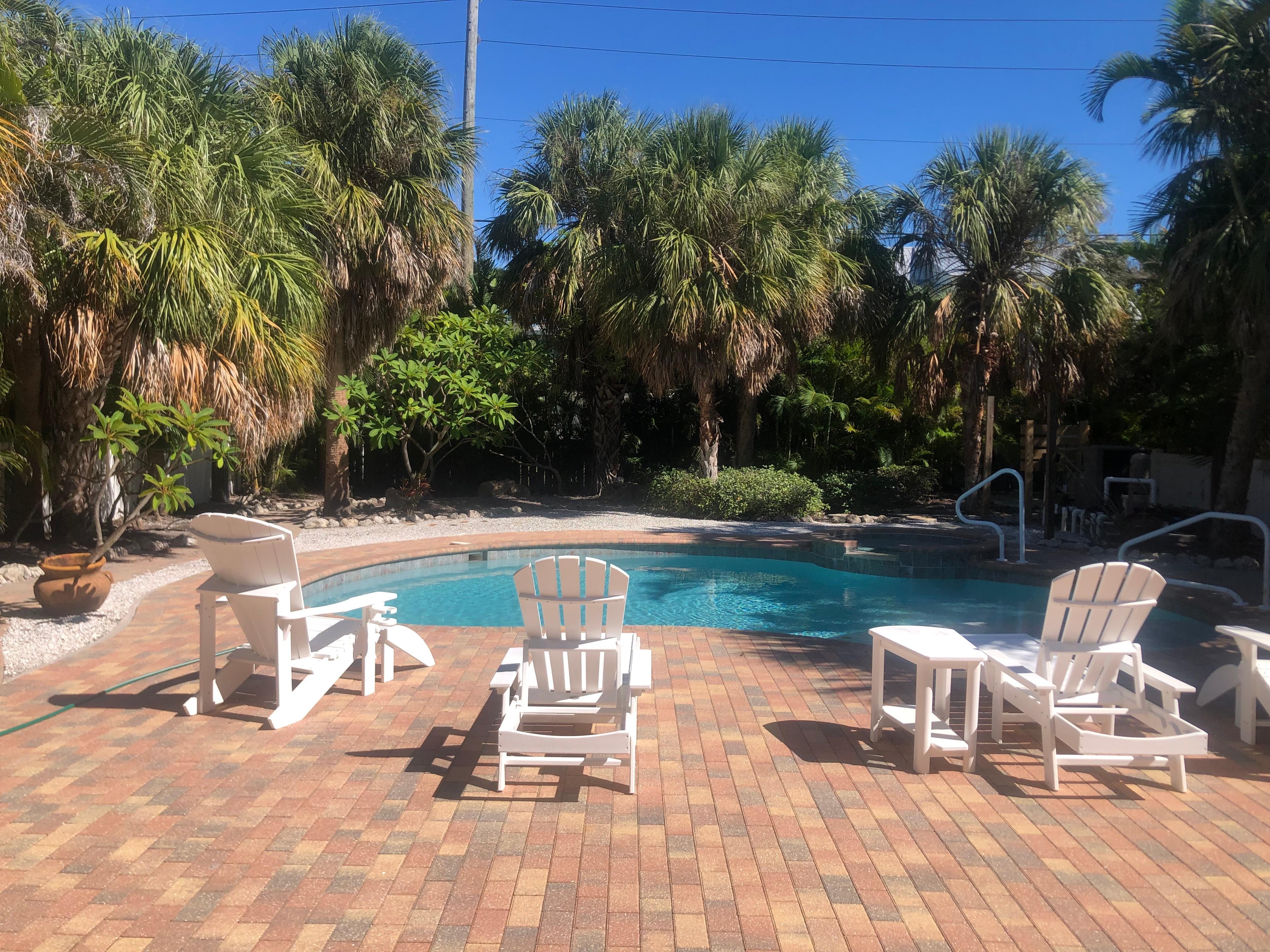 Pool was fantastic! House equipped with child safety alarms. 