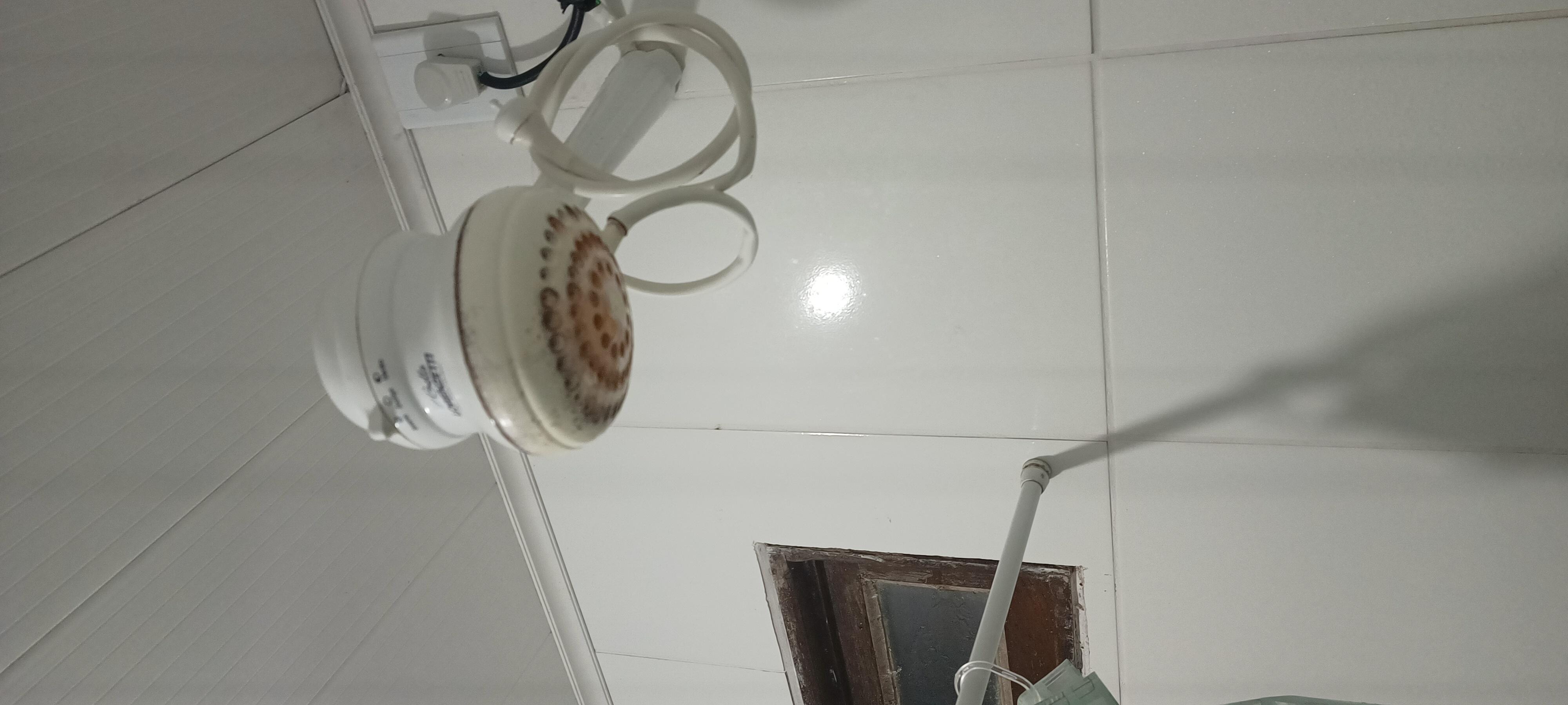 Chuveiro velho e surjo da Pousava da Barra
