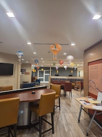 Lobby/breakfast area