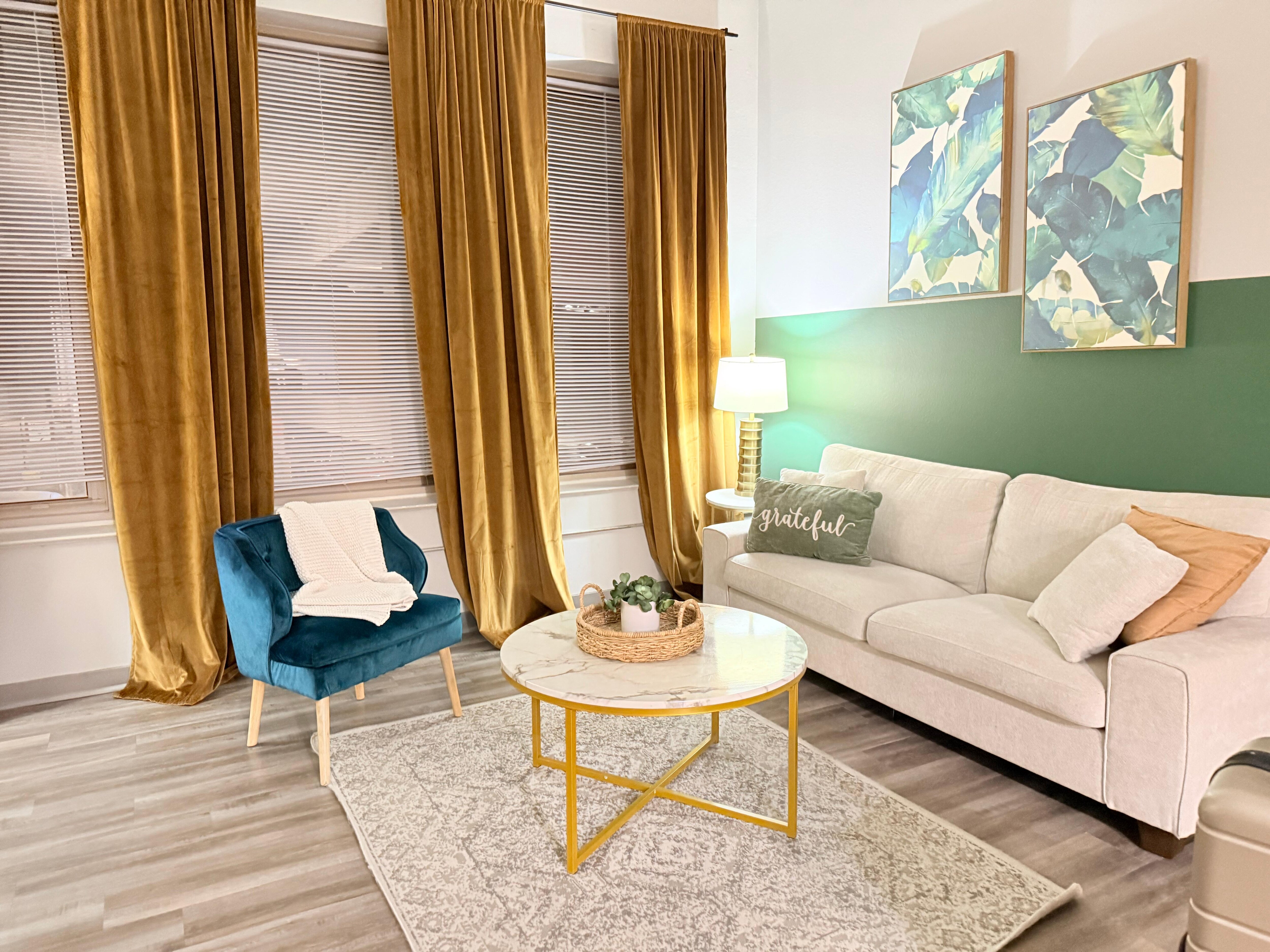 Living area - as seen on ad. 