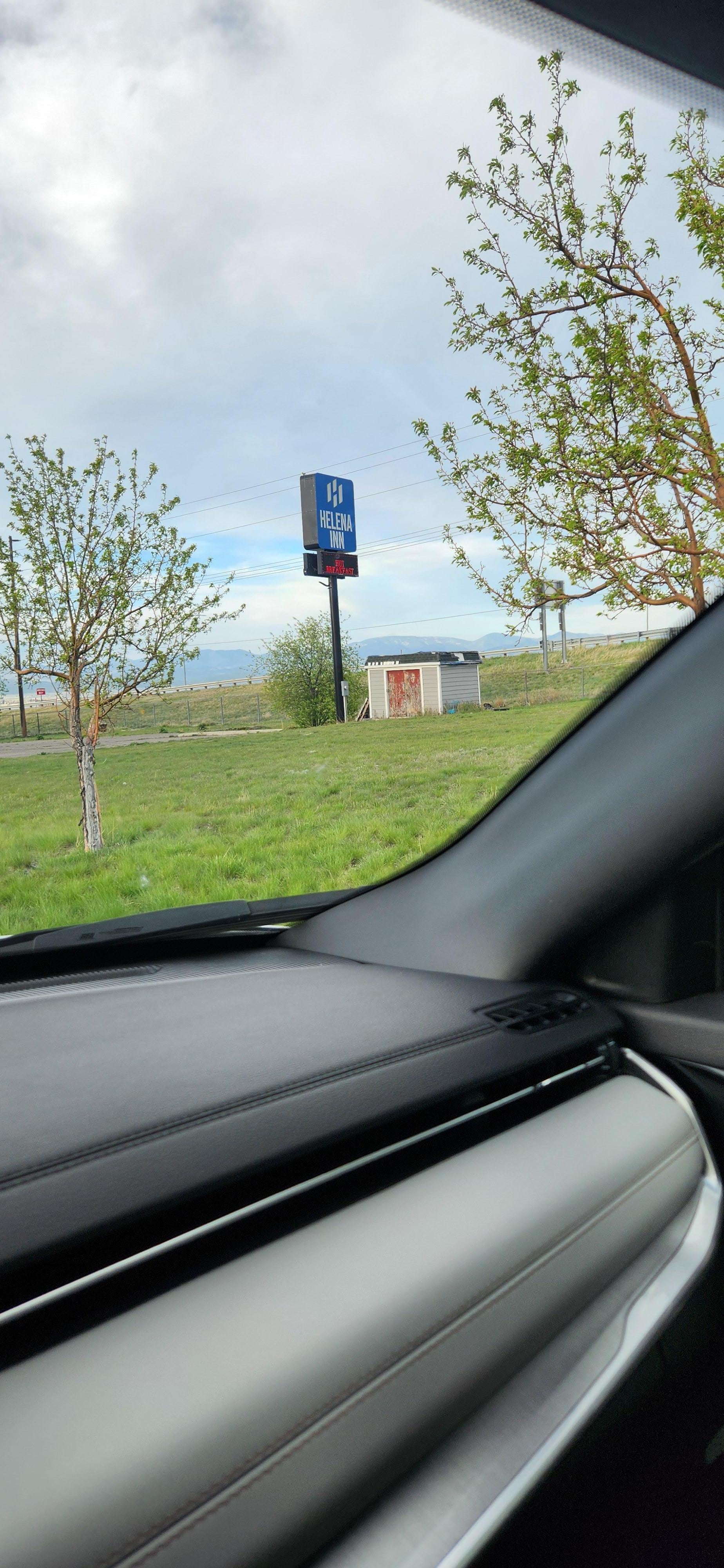 Says free breakfast on the sign. Reception said no breakfast. 