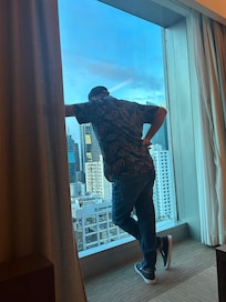 Admiración de la altura con una vista bella piso 21