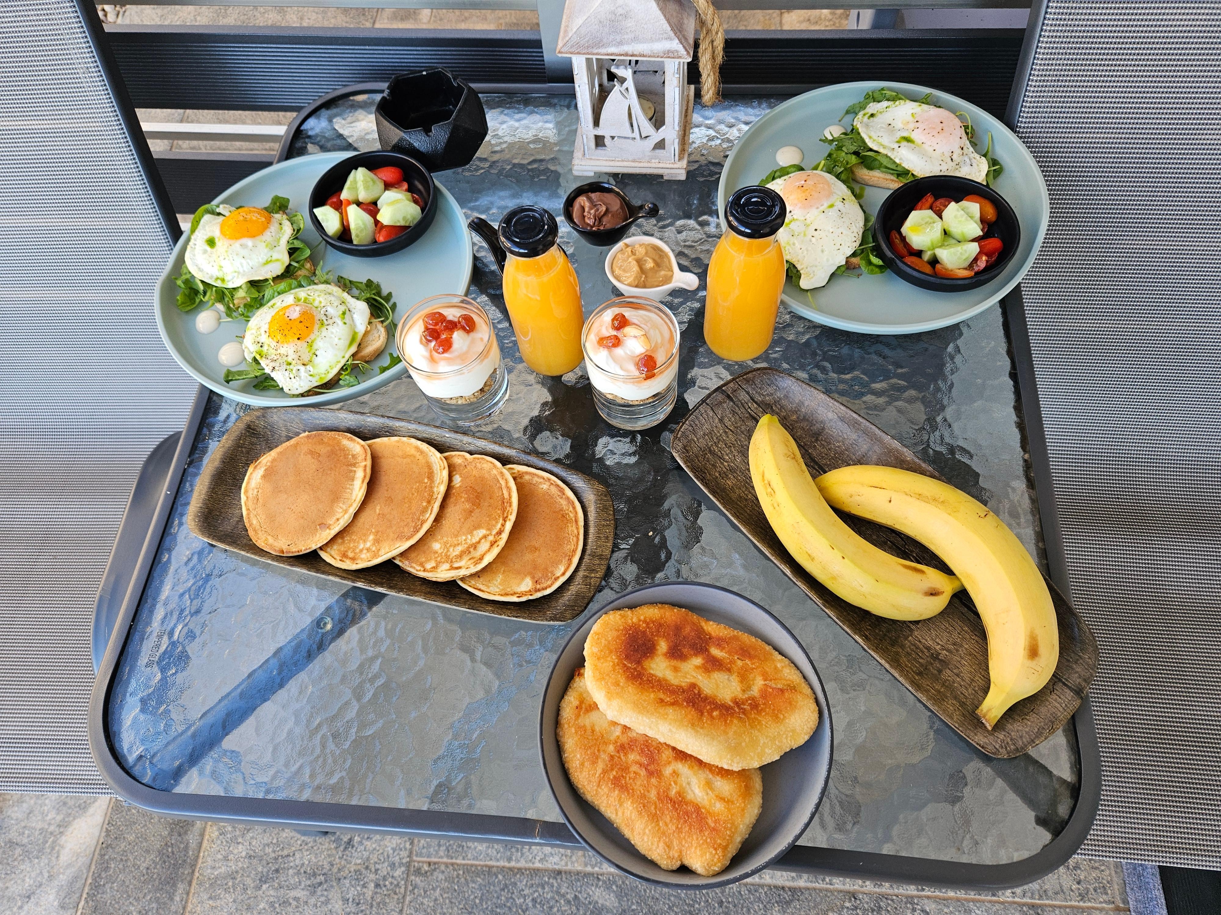 Amazing breakfast to your room!