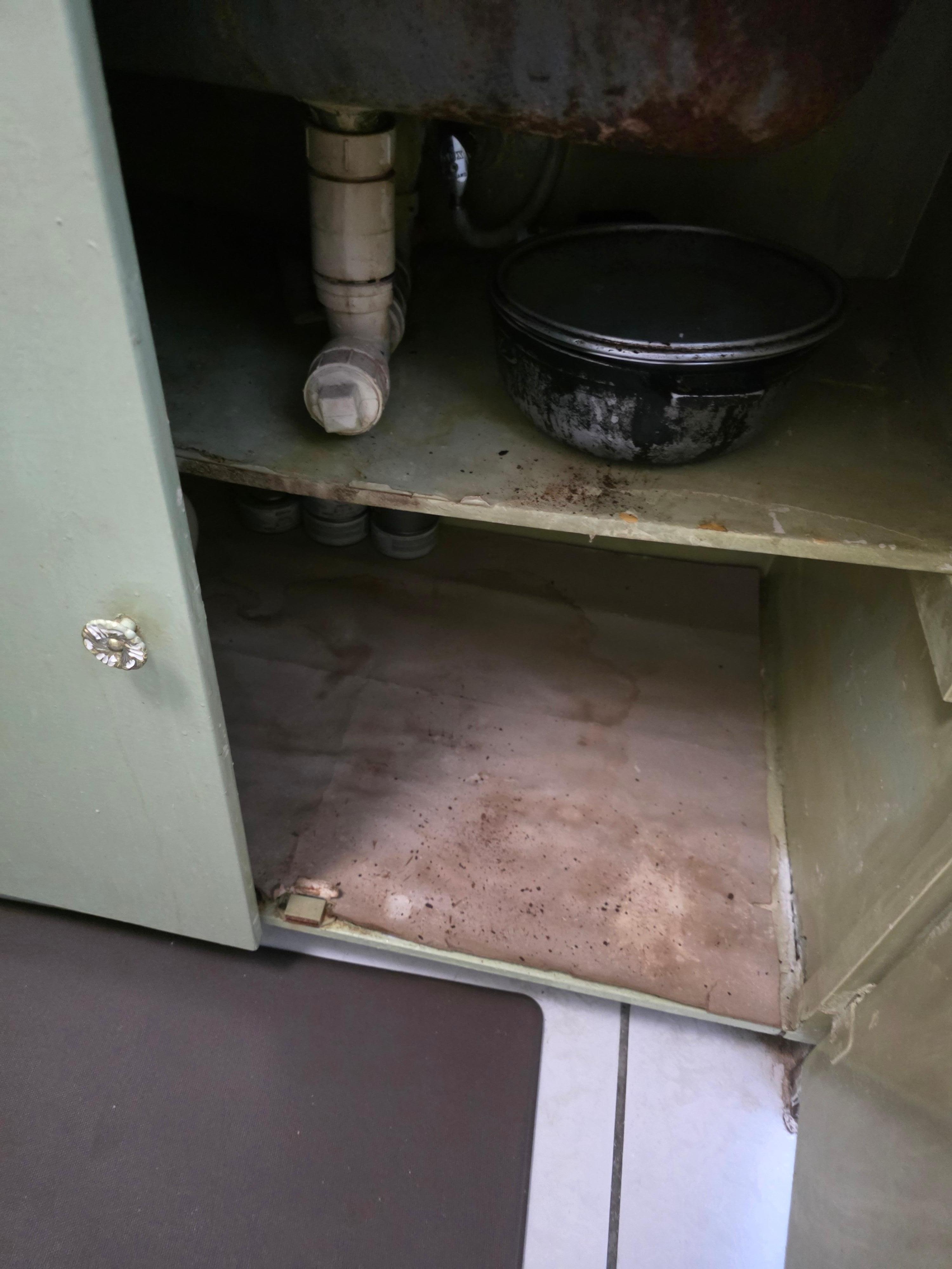 Dirty cabinets 