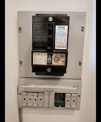 Tableau électrique non conforme de 1970