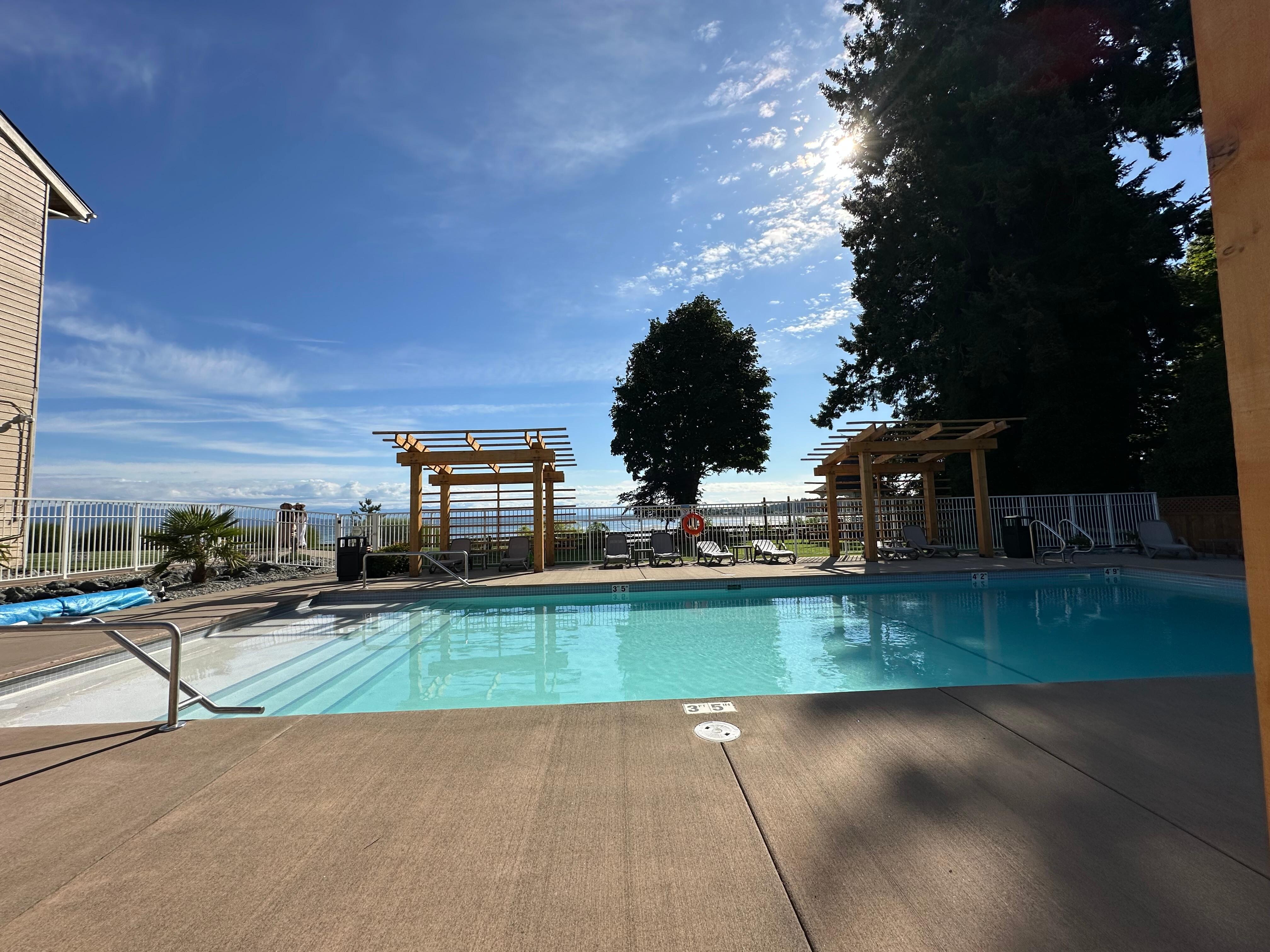 Outdoor pool - towels are provided! 