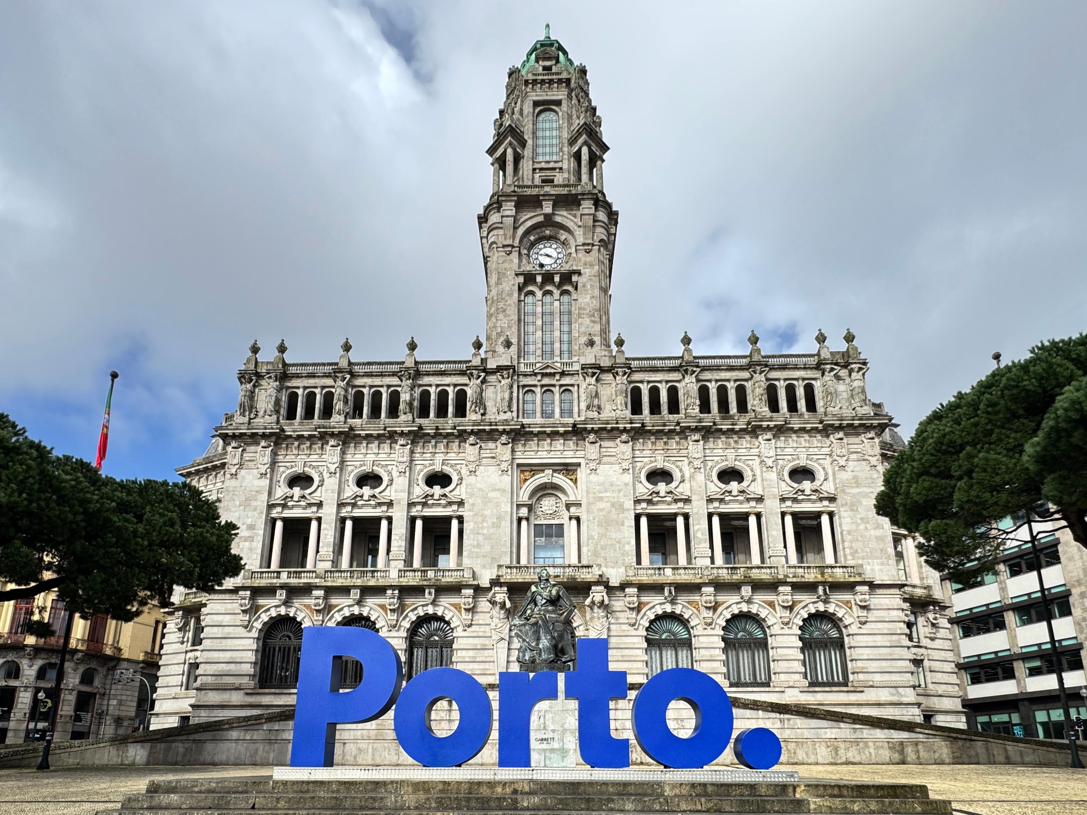 旅館附近的市政大樓